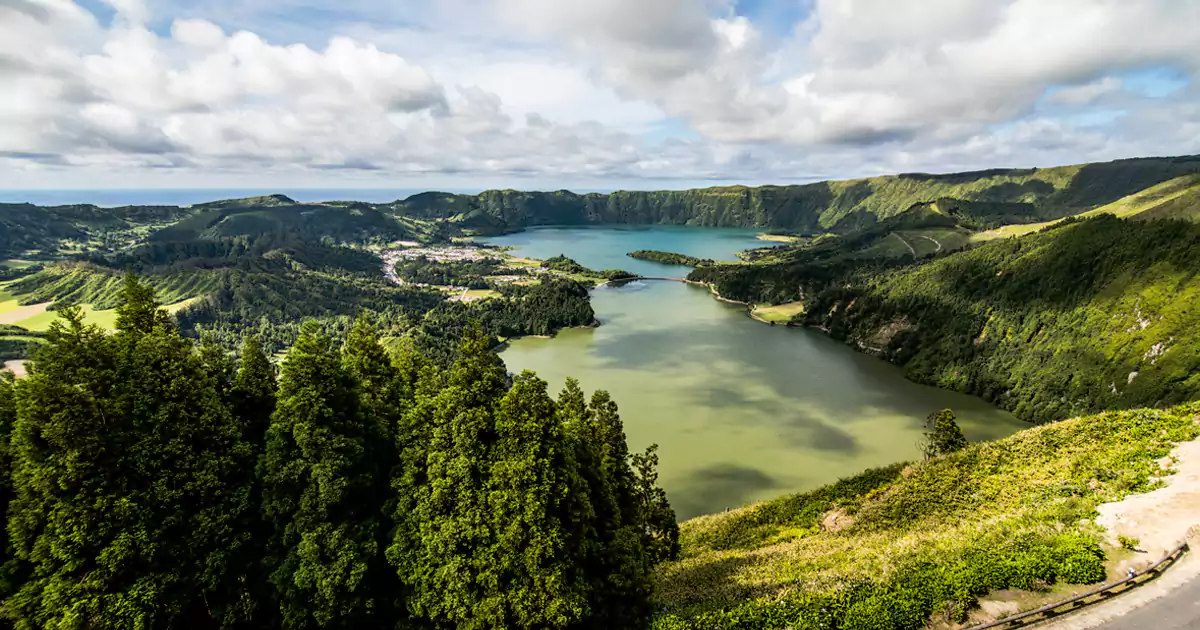 Lagoa do Fogo Viewpoint Route - Água d'Alto Beach, Azores